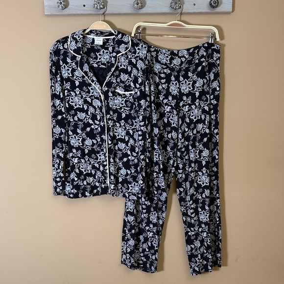 Soma Other - Soma Black & White Floral Pajama Set
